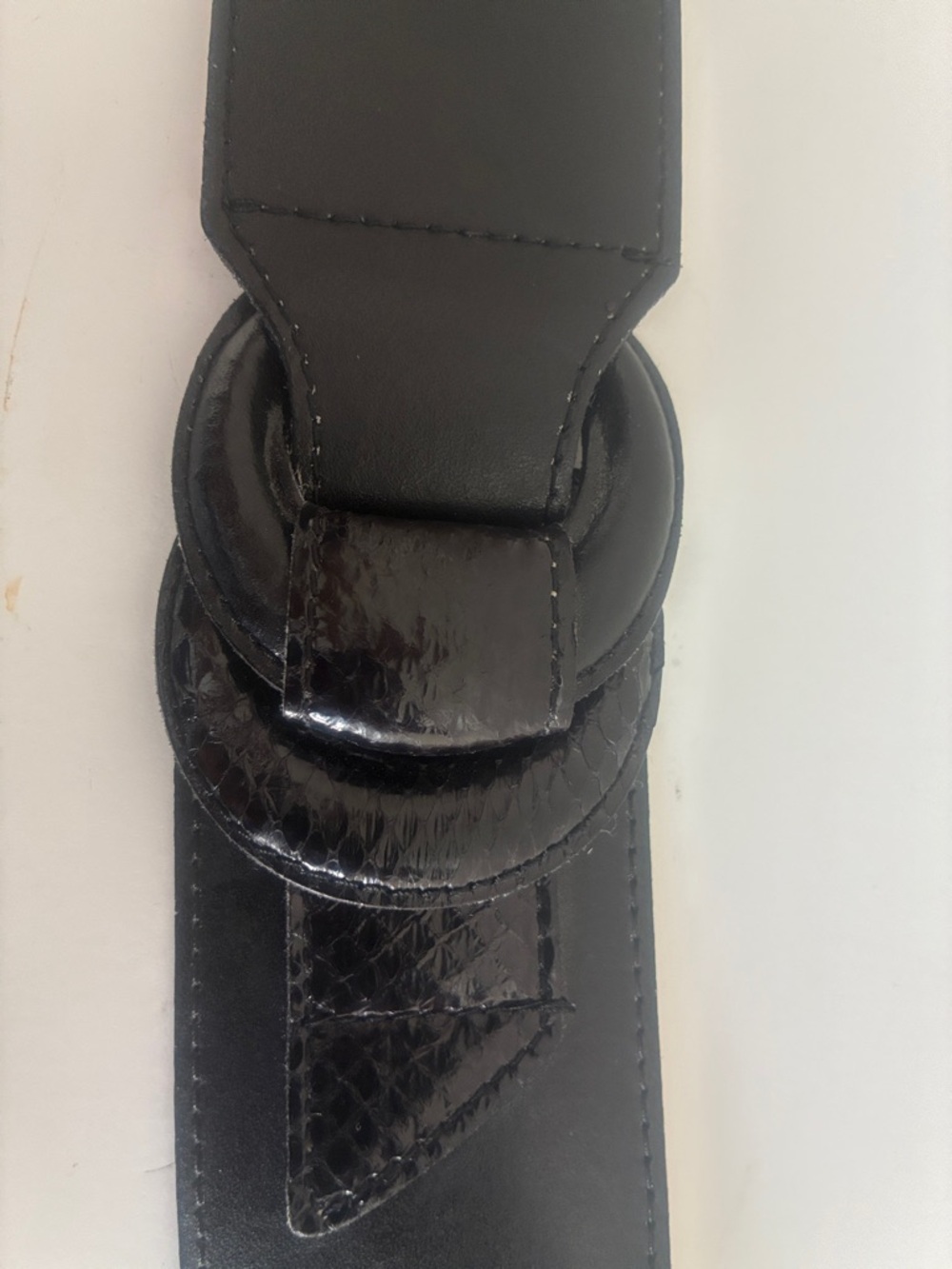 Vintage Christian Dior Black Leather Waist Belt - Snakeskin Ring Detail - Picture 4 of 6